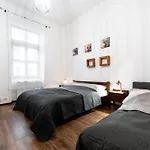 Center Premium With Private Garage Parking Apartman Kassa