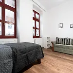 Center Premium With Private Garage Parking