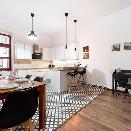 Center Premium With Private Garage Parking Apartman