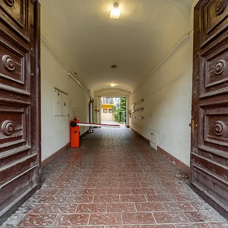 Center Premium With Private Garage Parking Košice