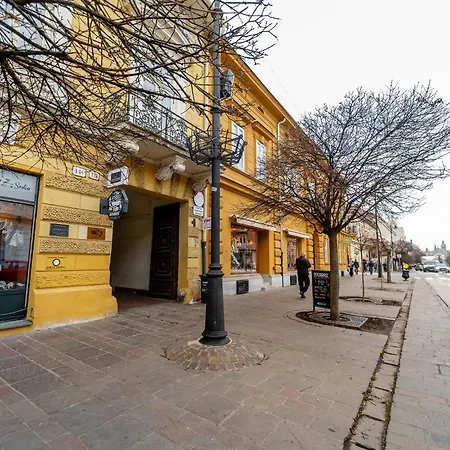 Center Premium With Private Garage Parking Košice